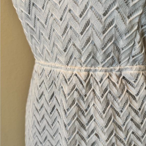 Elegant White Strapless Dress - Picture 4 of 5